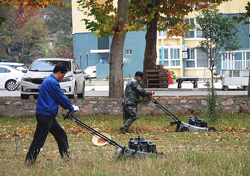 旗幟引領(lǐng)——星火機(jī)床公司黨員開(kāi)展學(xué)雷鋒義務(wù)勞動(dòng)