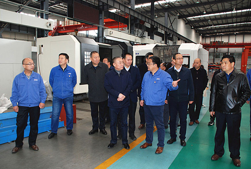 天水市委書記王銳來星火機(jī)床公司調(diào)研 天水市委書記王銳來星火機(jī)床公司調(diào)研