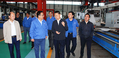 天水市委常委副市長王洪義來星火機床公司調研