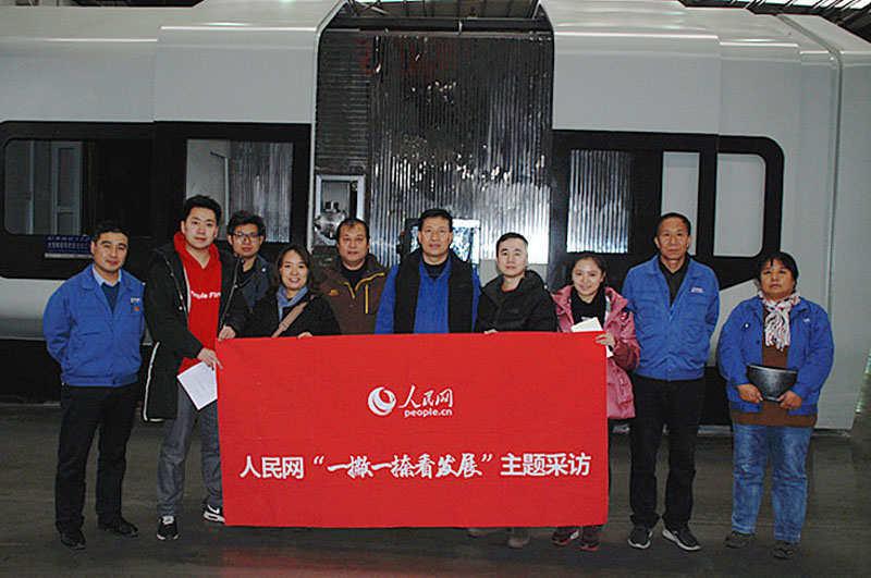 人民網(wǎng)“一撇一捺看發(fā)展”主題采訪團(tuán)來(lái)星火機(jī)床公司采訪