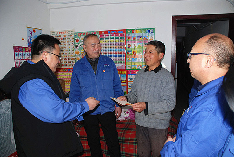 星火機床集團公司開展節(jié)前慰問