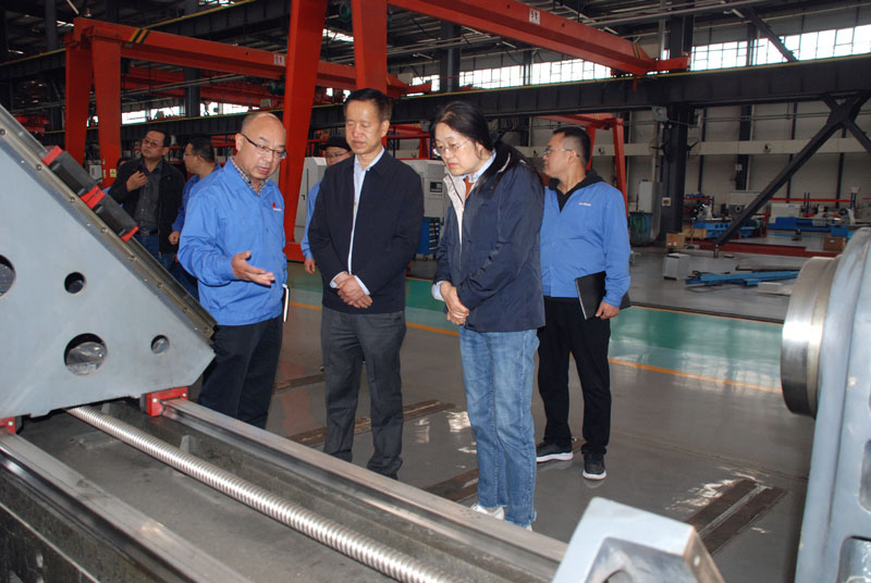 天水市政協(xié)、科技局領(lǐng)導(dǎo)來星火機(jī)床公司調(diào)研