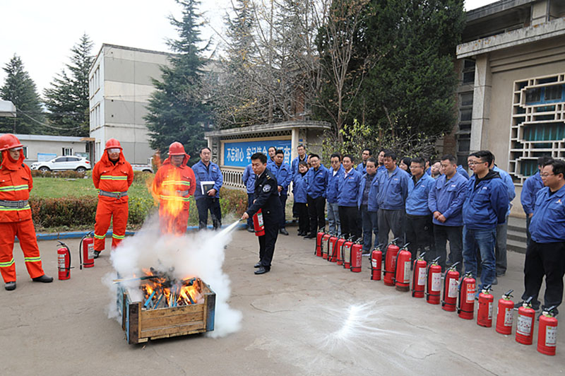 星火機床公司舉辦消防知識講座并開展滅火演練 星火機床公司舉辦消防知識講座并開展滅火演練