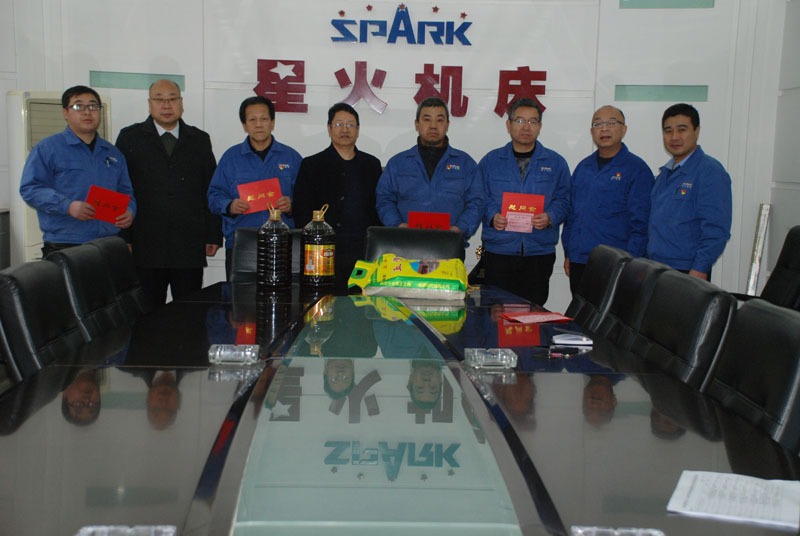 天水市政府國資委、市企工委慰問星火機床公司優(yōu)秀黨員、困難黨員、老黨員