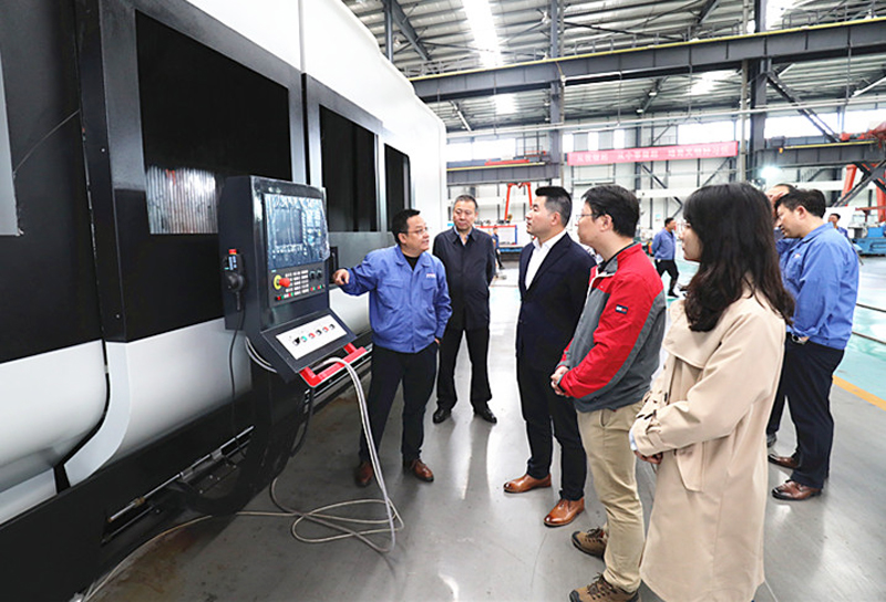 中核集團旗下公司領(lǐng)導(dǎo)一行考察星火機床