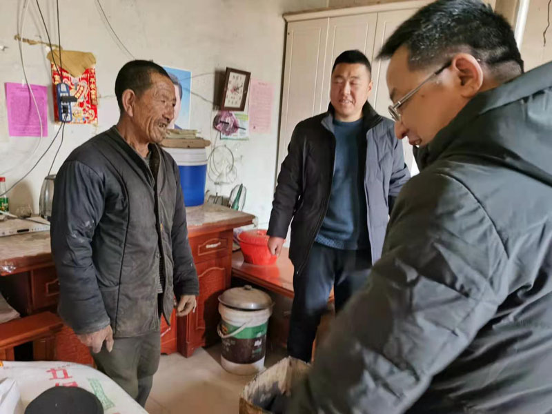 星火機床公司領導在幫扶村開展節(jié)前慰問 星火機床公司領導在幫扶村開展節(jié)前慰問