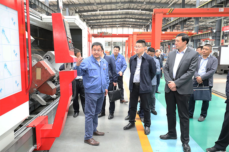 天水市政協(xié)主席趙衛(wèi)東來星火機床公司調(diào)研