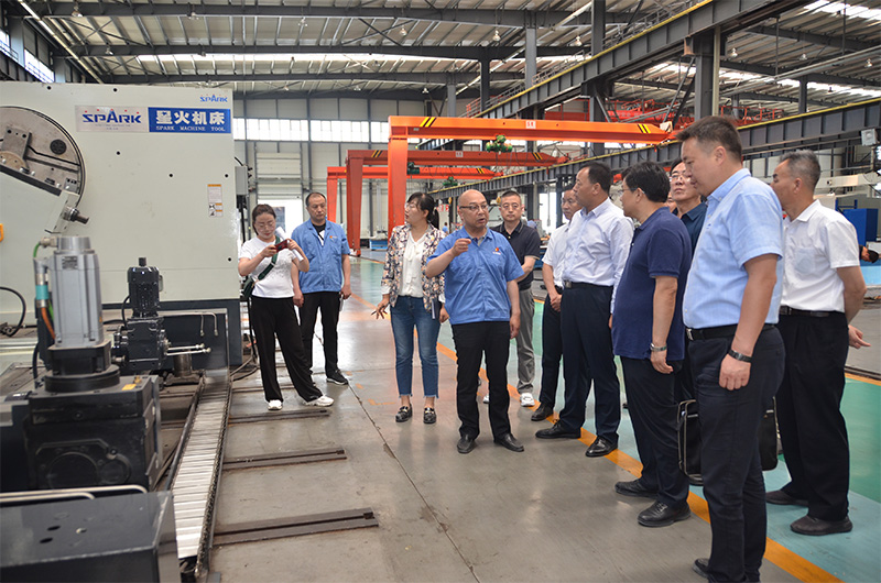 甘肅省政府研究室領(lǐng)導來星火機床公司調(diào)研