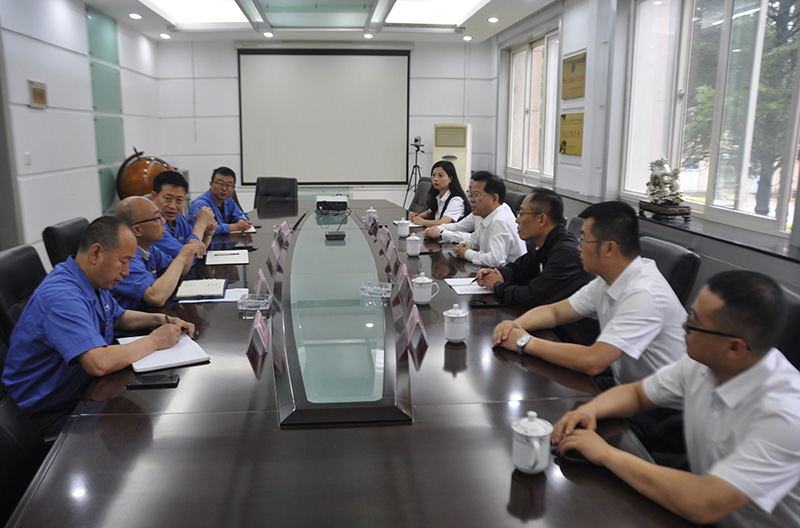 甘肅銀行天水分行領(lǐng)導在星火機床公司調(diào)研