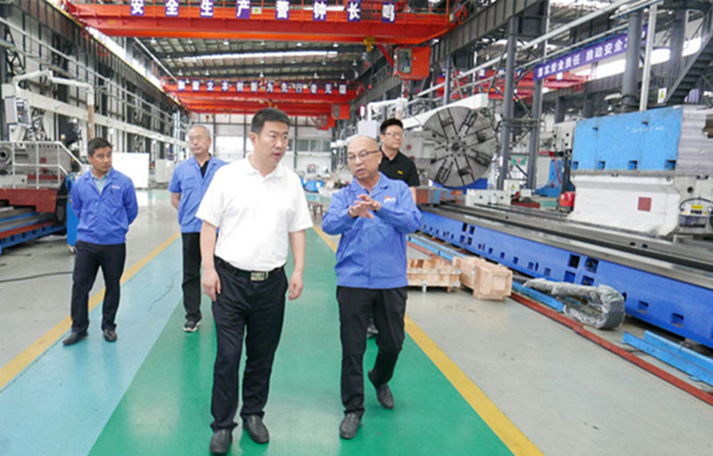 市工信局局長陳海龍來星火機床公司調(diào)研