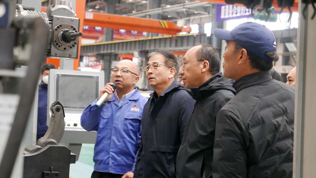 住甘全國(guó)政協(xié)考察組到星火機(jī)床公司參觀考察