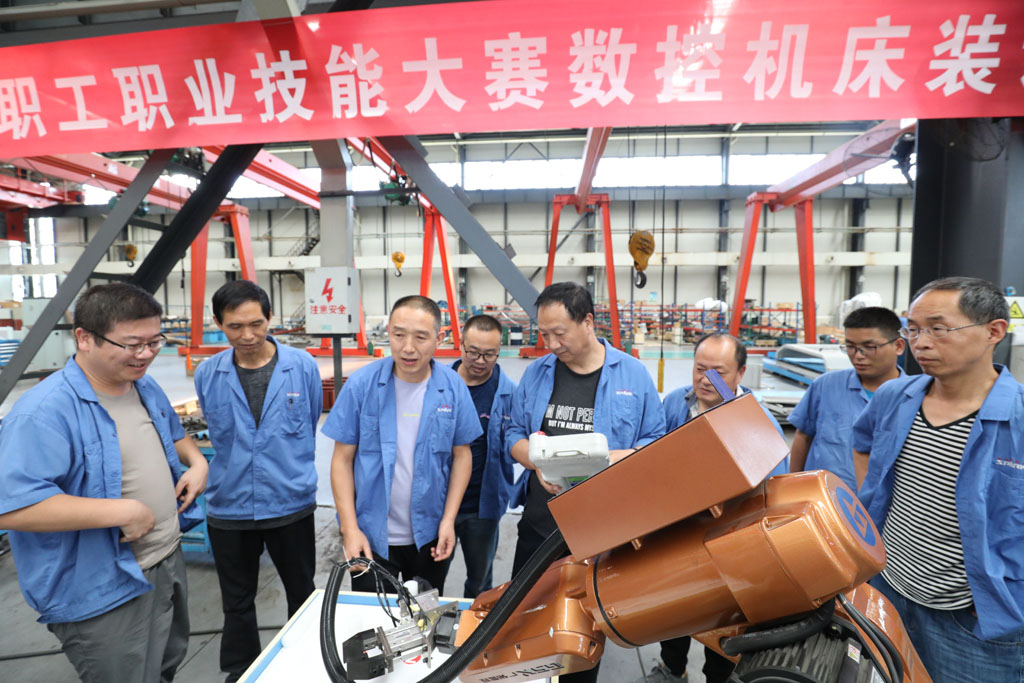 星火機(jī)床榮獲甘肅省就業(yè)創(chuàng)業(yè)工作先進(jìn)集體稱號