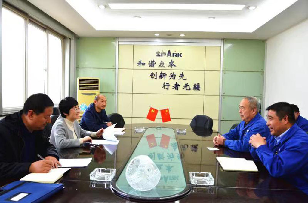 天水市工信局領(lǐng)導(dǎo)調(diào)研星火機(jī)床公司生產(chǎn)經(jīng)營工作