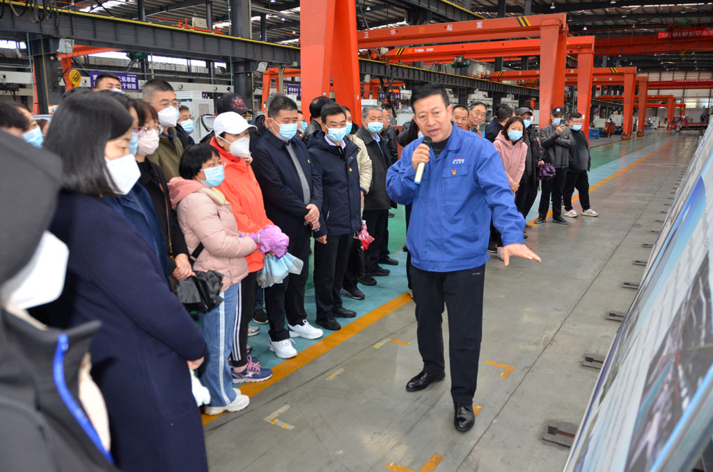 省直機(jī)關(guān)近百名縣處級(jí)干部參觀星火公司 省直機(jī)關(guān)近百名縣處級(jí)干部參觀星火公司