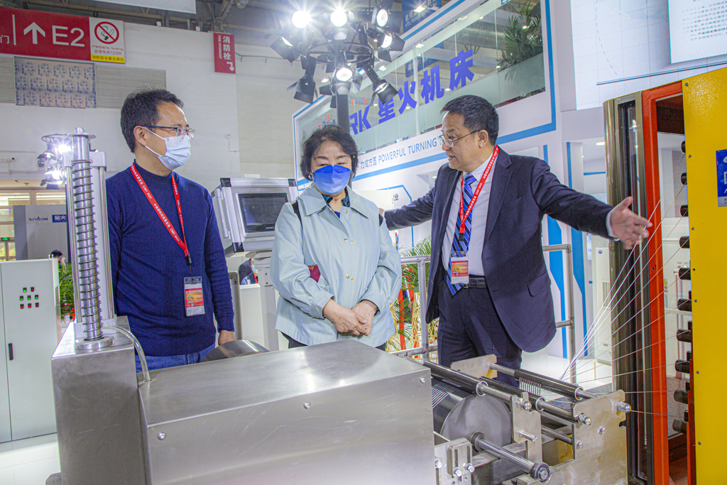 李冬茹光臨星火機(jī)床公司展臺參觀指導(dǎo) 李冬茹光臨星火機(jī)床公司展臺參觀指導(dǎo)