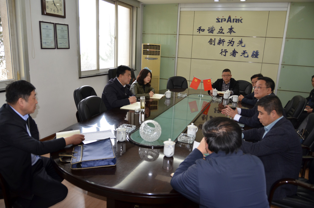 麥積區(qū)委副書記 區(qū)長趙虎生在星火機(jī)床公司調(diào)研 麥積區(qū)委副書記 區(qū)長趙虎生在星火機(jī)床公司調(diào)研