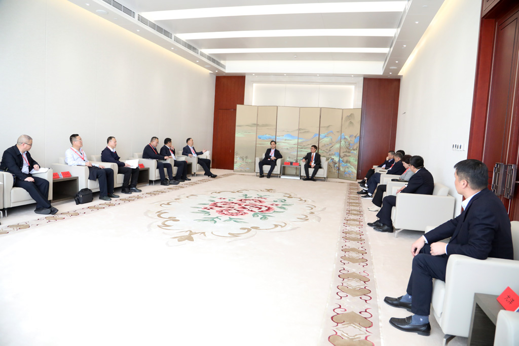 中國機床工具工業(yè)協(xié)會會長毛予鋒在北京與甘肅省市領(lǐng)導(dǎo)會見座談