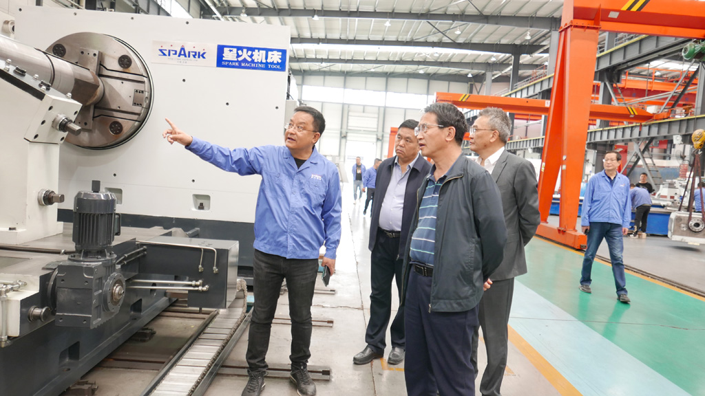 省國投集團副總經(jīng)理馬海福一行考察星火機床公司 省國投集團副總經(jīng)理馬海福一行考察星火機床公司