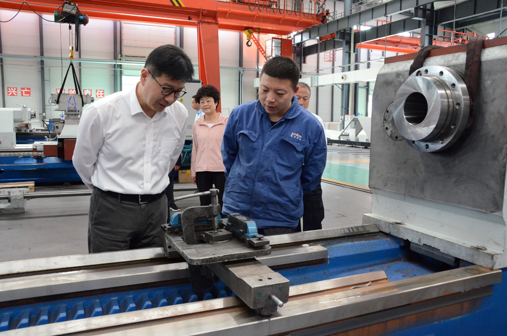 甘肅省委常委 副省長張錦剛在星火機床公司調(diào)研 甘肅省委常委 副省長張錦剛在星火機床公司調(diào)研