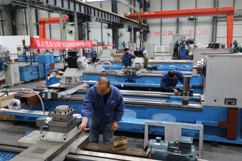 星火機(jī)床公司數(shù)控精密精度調(diào)試班組被評(píng)為第21屆全國(guó)青年文明號(hào)