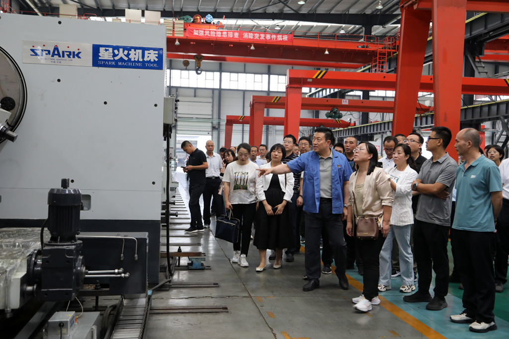 中共天水市委黨?？h級(jí)、中青年干部培訓(xùn)班學(xué)員來(lái)星火公司參觀