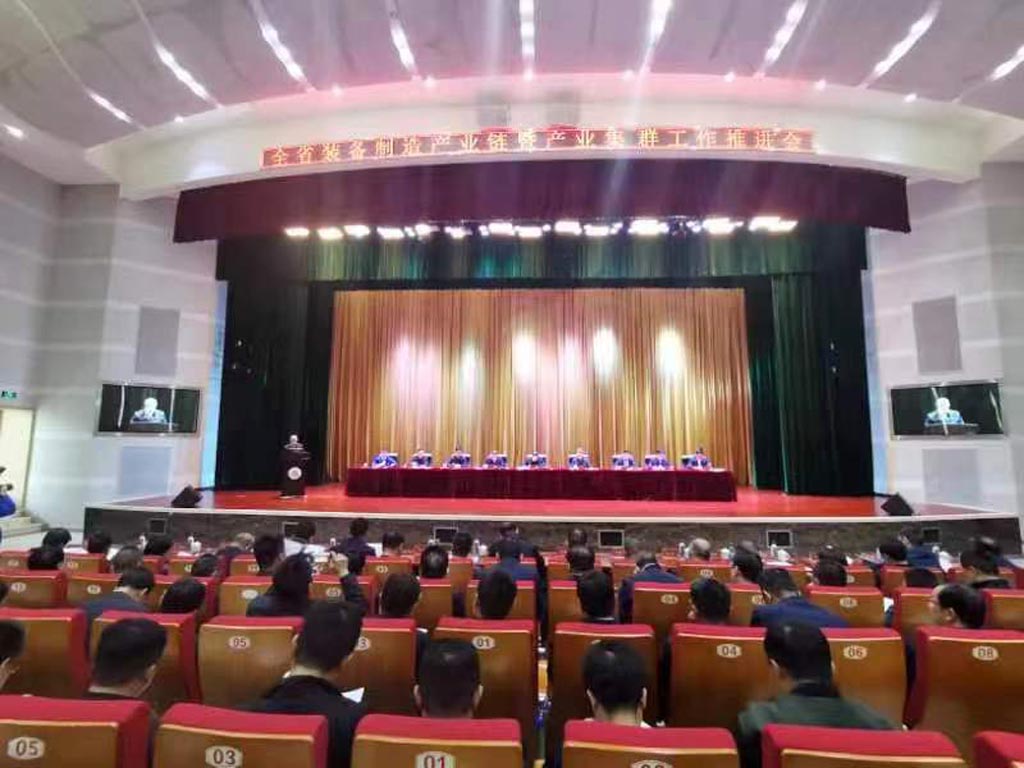 甘肅省裝備制造產(chǎn)業(yè)鏈暨產(chǎn)業(yè)集群工作推進(jìn)會在蘭州召開,星火機(jī)床公司介紹經(jīng)驗并接受甘肅電視臺記者采訪