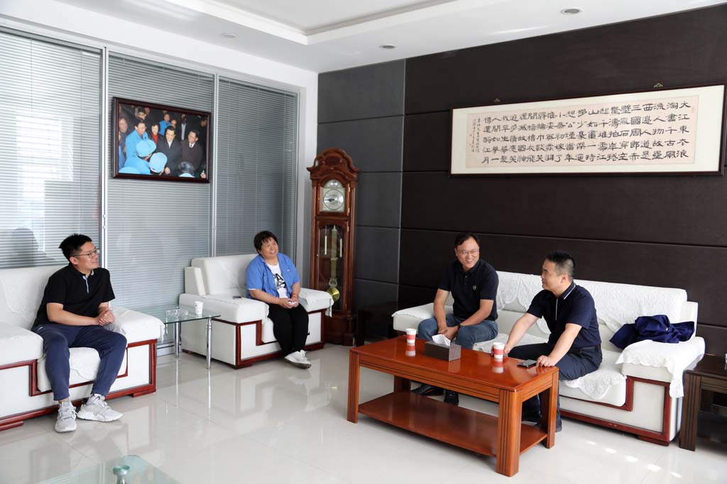蘇州大學(xué)王傳洋一行來(lái)到星火公司考察參觀