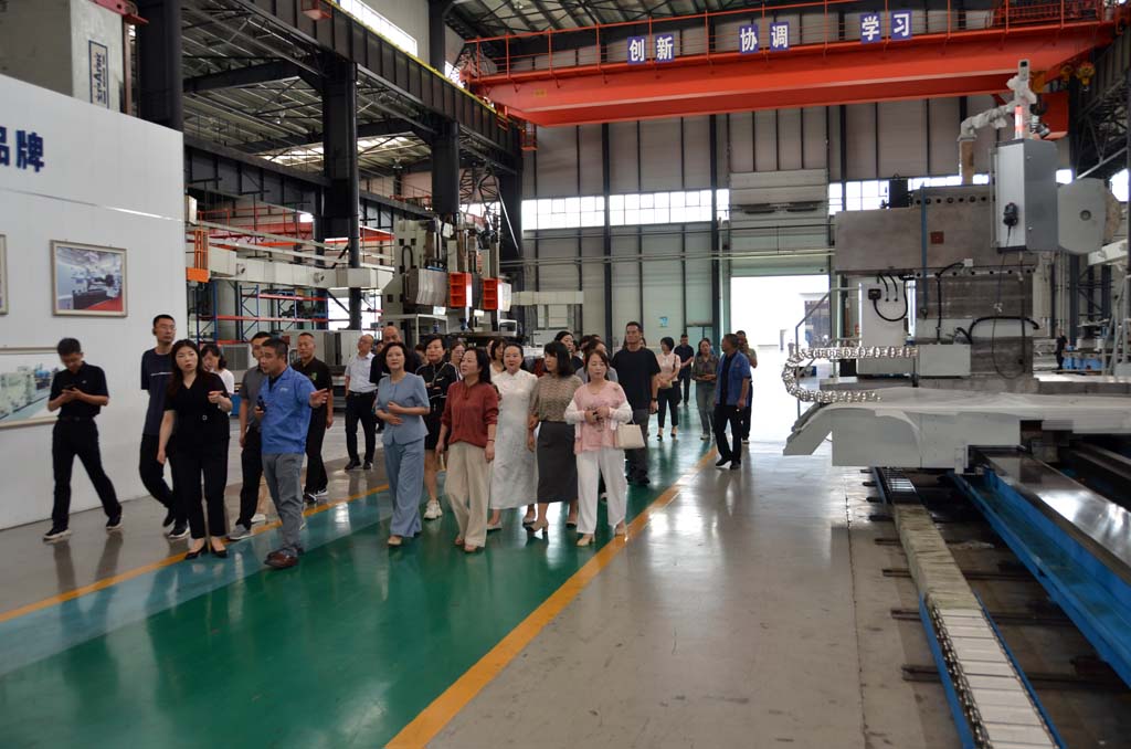 麥積區(qū)委統(tǒng)戰(zhàn)部組織黨外人士來甘肅星火公司開展培育發(fā)展新質(zhì)生產(chǎn)力調(diào)研