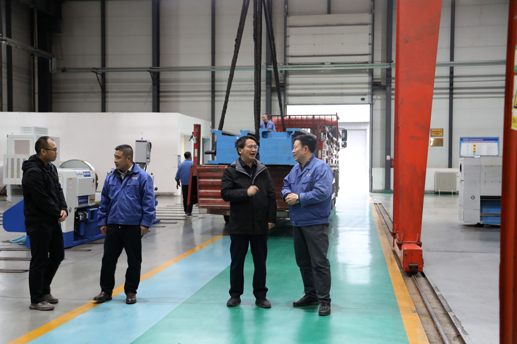 省國(guó)投集團(tuán)公司領(lǐng)導(dǎo)馬海福來(lái)星火數(shù)控調(diào)研并座談