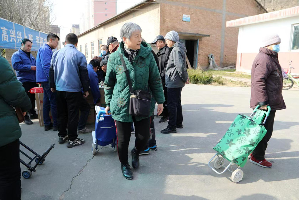 情系職工送溫暖 春節(jié)慰問(wèn)暖人心 星火機(jī)床附件公司開(kāi)展春節(jié)“送溫暖”活動(dòng)