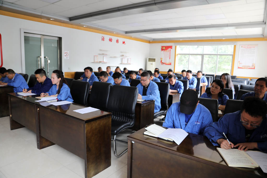 星火數(shù)控公司舉行黨委理論學(xué)習(xí)中心組學(xué)習(xí)（擴(kuò)大）會(huì)議 暨深入貫徹中央八項(xiàng)規(guī)定精神學(xué)習(xí)教育讀書班第八次集中學(xué)習(xí)