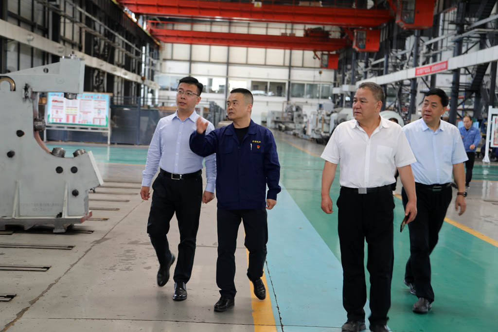 中國(guó)中小企業(yè)協(xié)會(huì)張少蘋一行到星火數(shù)控考察指導(dǎo)