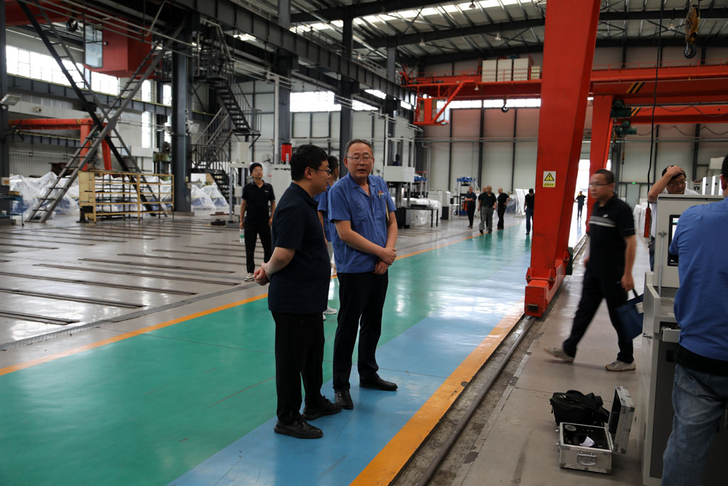 全國(guó)力值重力計(jì)量技術(shù)委員會(huì)專(zhuān)家蒞臨紅山公司參觀交流