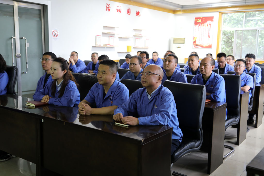 星火數(shù)控公司黨員干部集體觀看抗戰(zhàn)勝利80周年閱兵儀式 