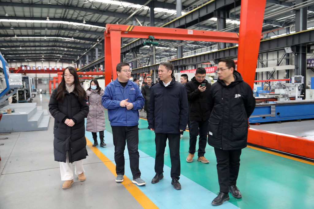 國(guó)研智庫(kù)調(diào)研組來(lái)星火數(shù)控公司調(diào)研